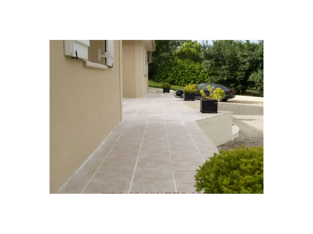  BEAUTIFUL BUNGALOW HOUSE ON HIS LAND OF 2821 M ²