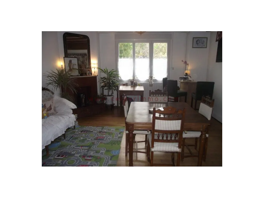 VERY PRETTY VILLAGE HOUSE