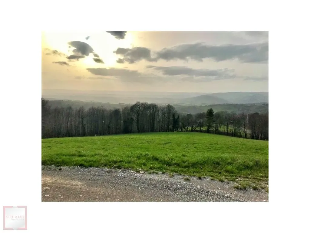 TERRAIN AVEC CU ET VUE DEGAGEE