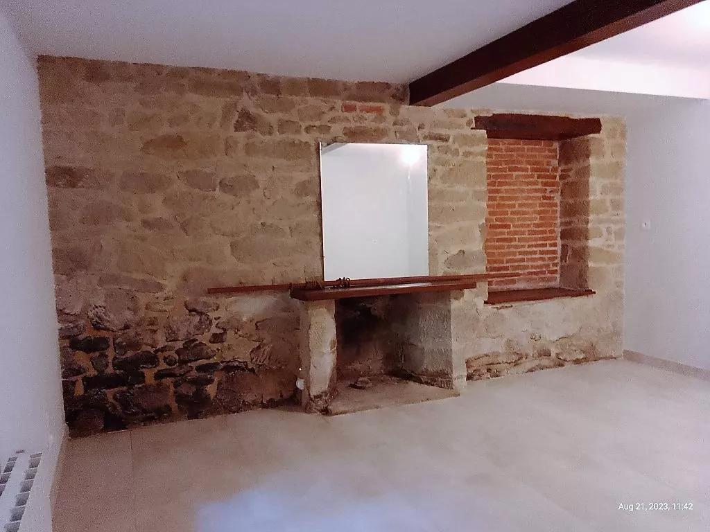 MAISON EN PIERRE Proche de BEAULIEU