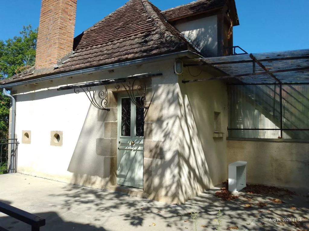 MAISON EN PIERRE Proche de BEAULIEU