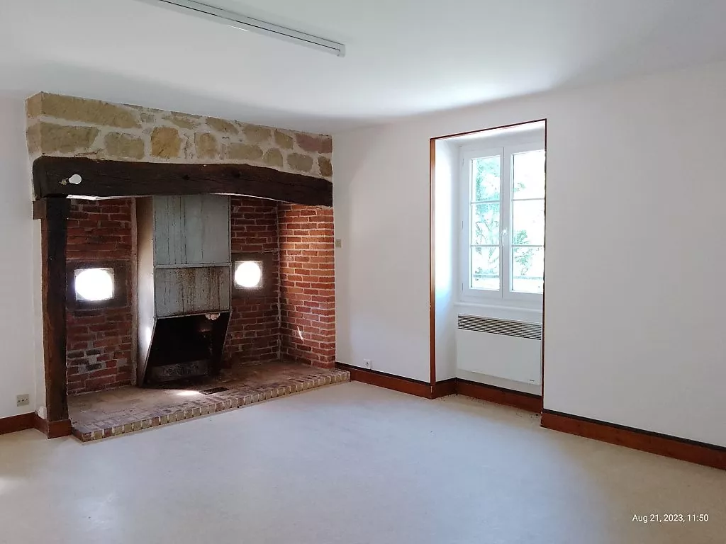 MAISON EN PIERRE Proche de BEAULIEU