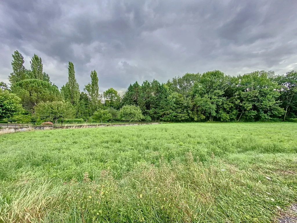 Terrain à batir commerces à pied