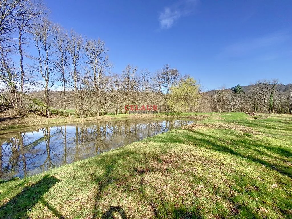 TERRAIN DE LOISIRS AVEC ETANG DE PECHE