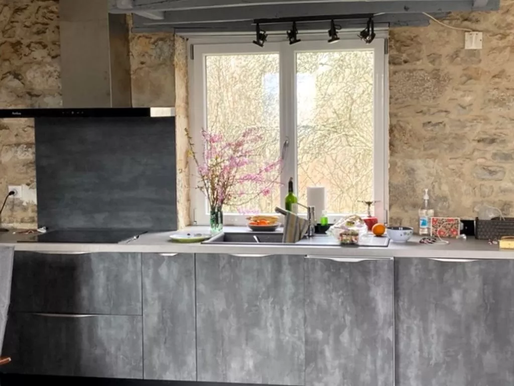 MAISON EN PIERRE ET SA GRANGE