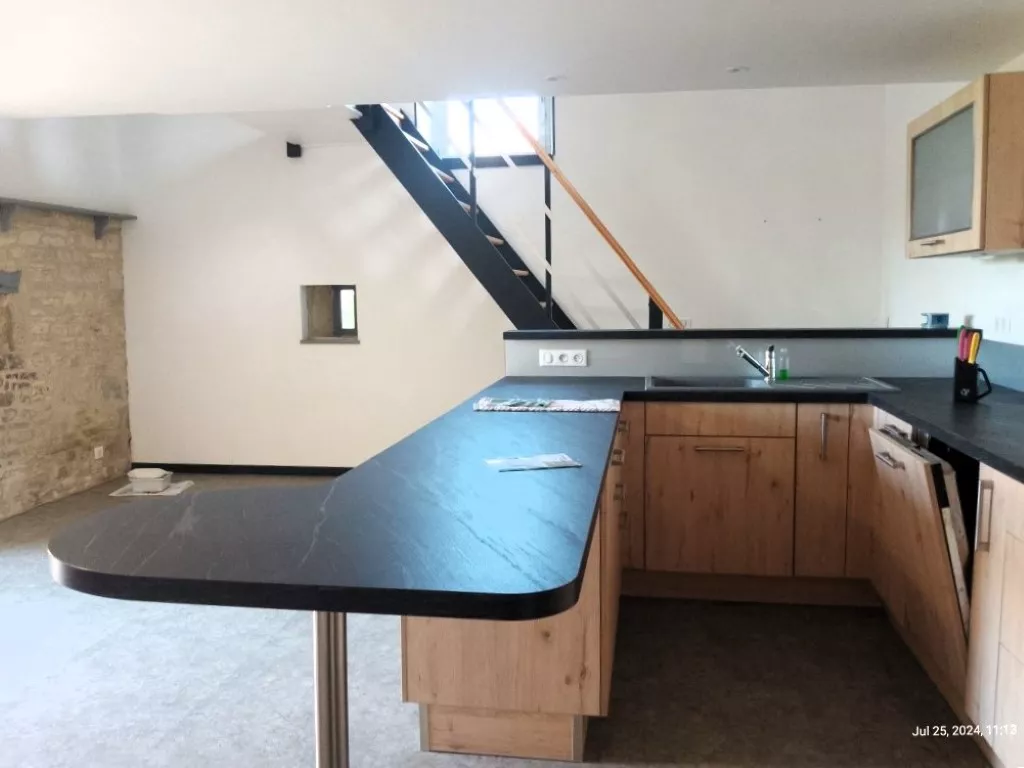 MAISON EN PIERRE ET SA GRANGE