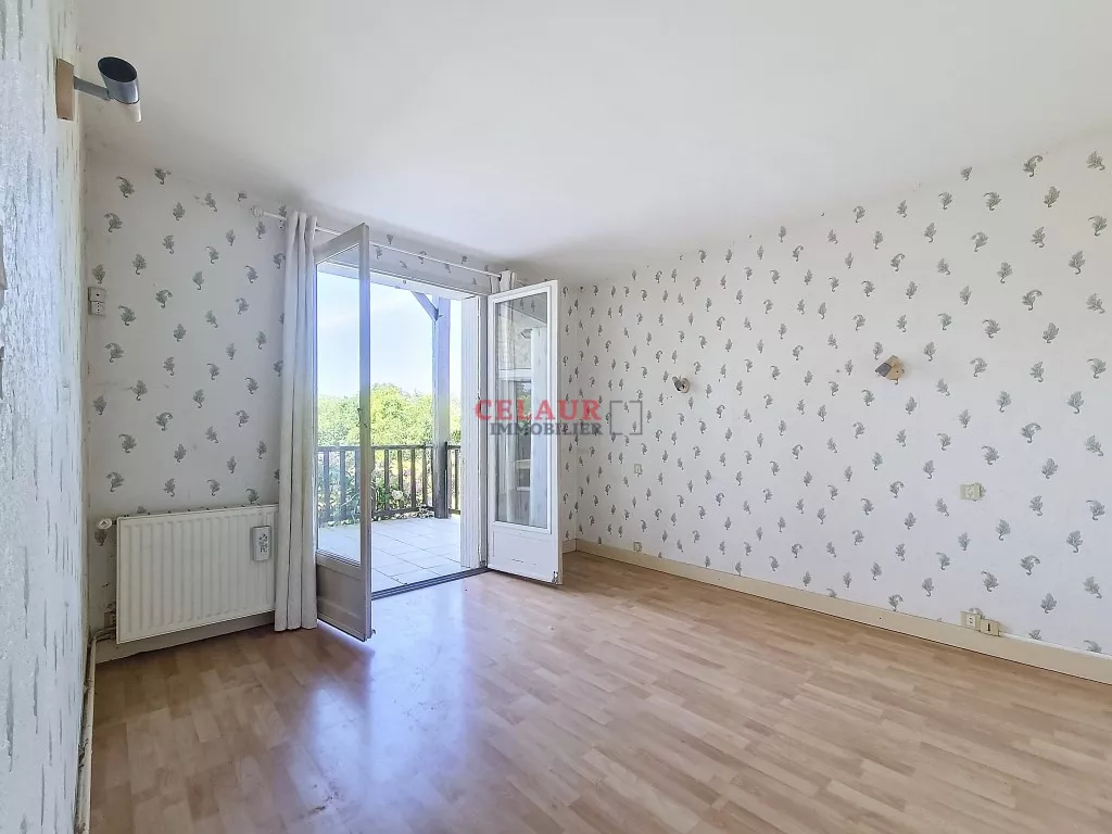 LARGE SINGLE-STOREY HOUSE - Dupli