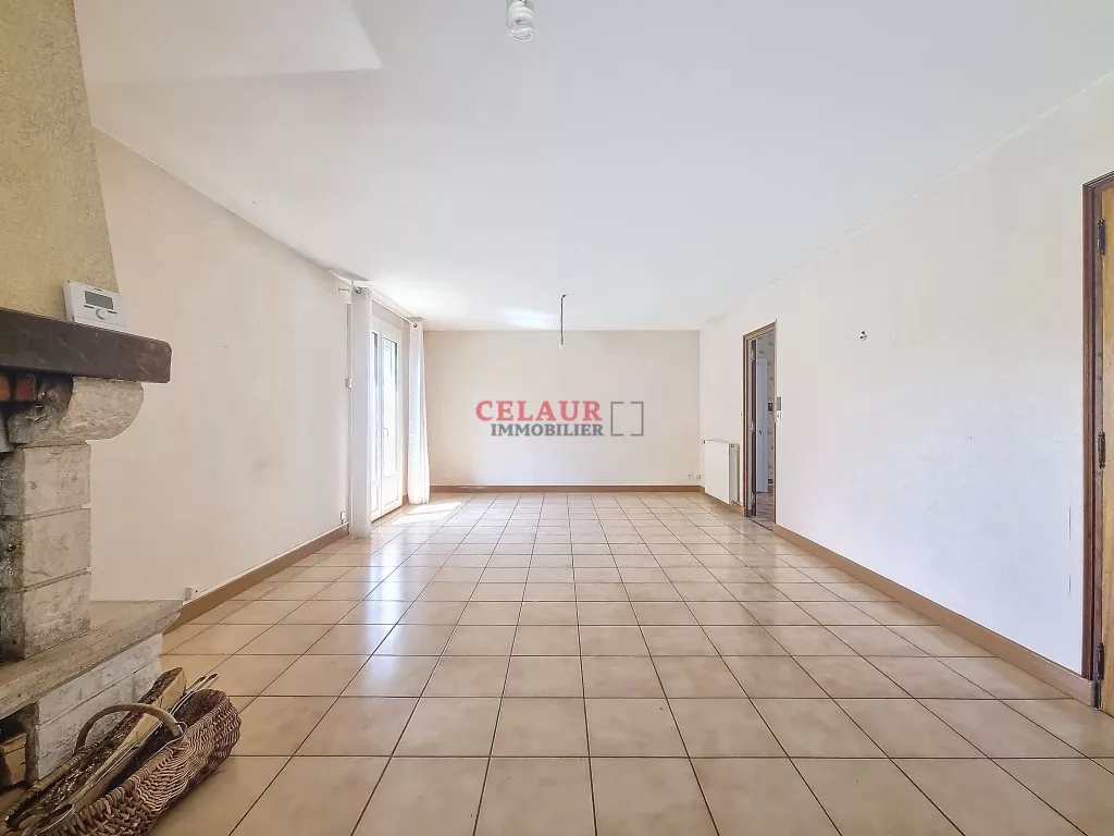 LARGE SINGLE-STOREY HOUSE - Dupli