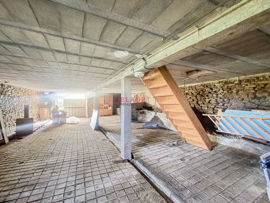 MAISON BOIS ET PIERRE SUR 1151 M²