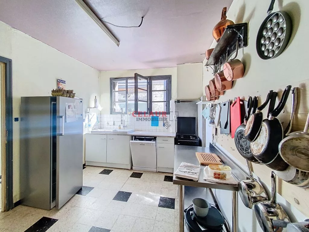 MAISON DE VILLE AVEC LOCAL EN REZ-DE-CHAUSSEE