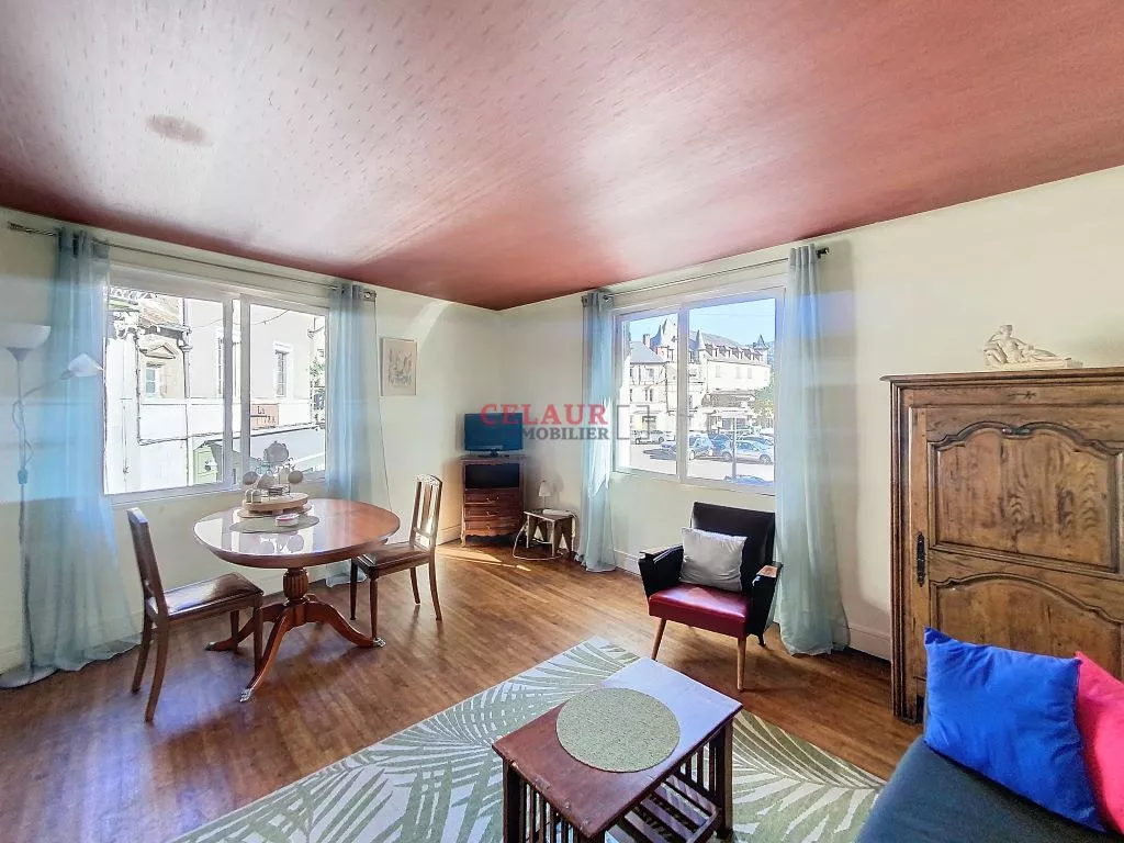 MAISON DE VILLE AVEC LOCAL EN REZ-DE-CHAUSSEE