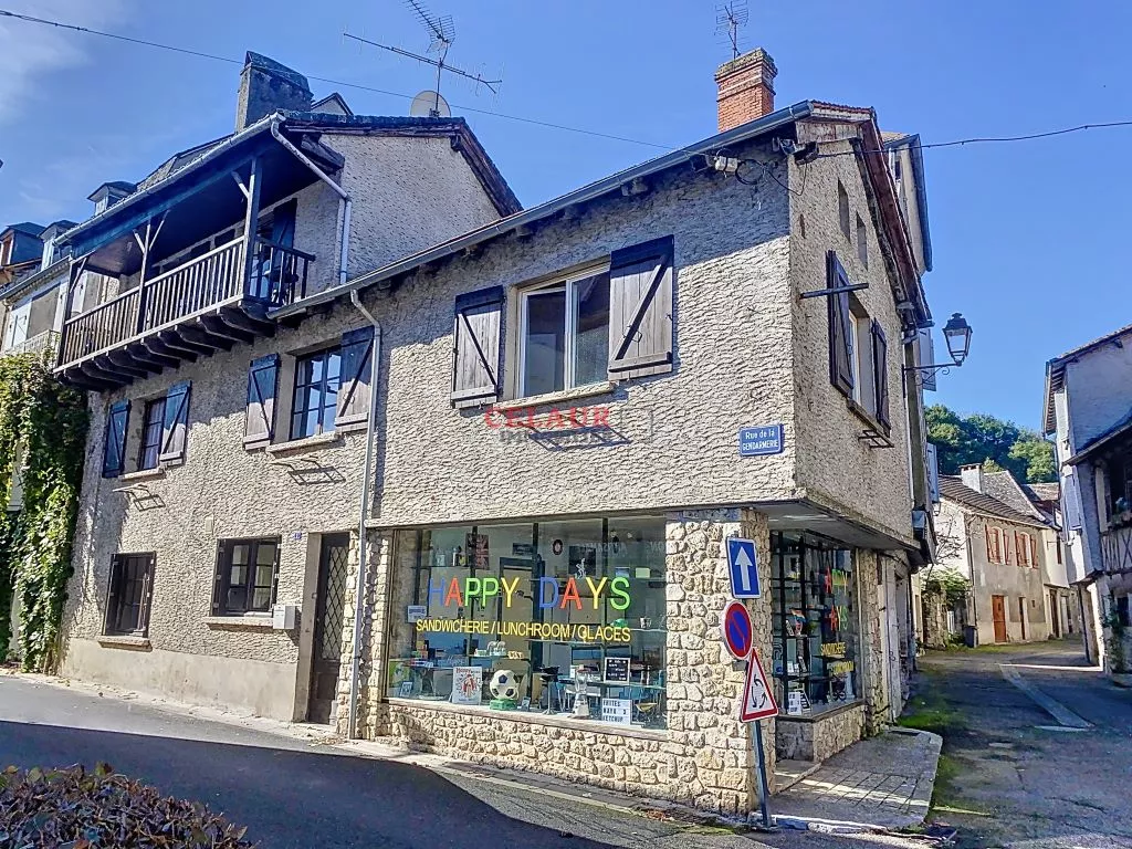 MAISON DE VILLE AVEC LOCAL EN REZ-DE-CHAUSSEE