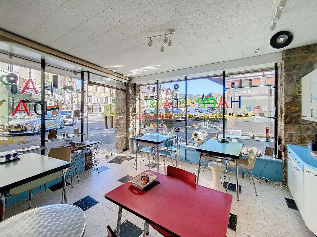 MAISON DE VILLE AVEC LOCAL EN REZ-DE-CHAUSSEE