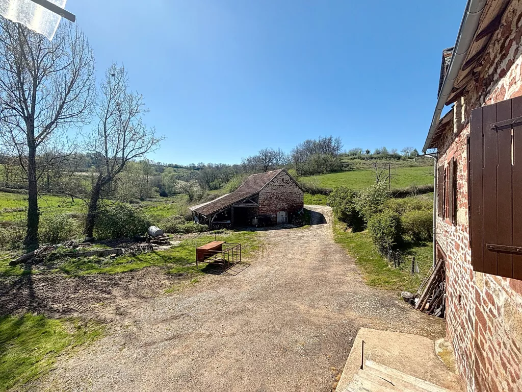 Corps de ferme avec 11 ha et deux sources