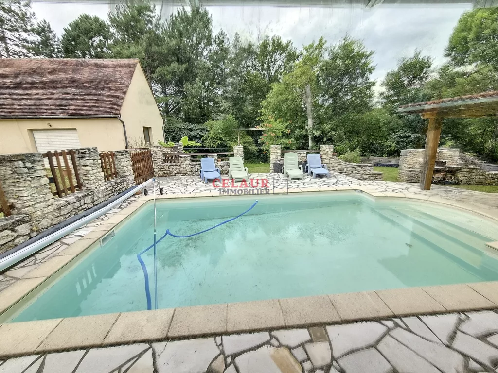 LONGERE EN PIERRES AVEC SON GITE