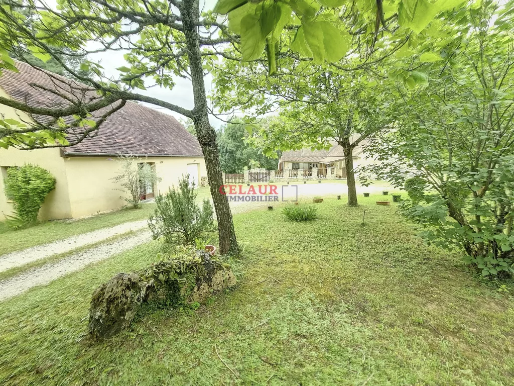 LONGERE EN PIERRES AVEC SON GITE