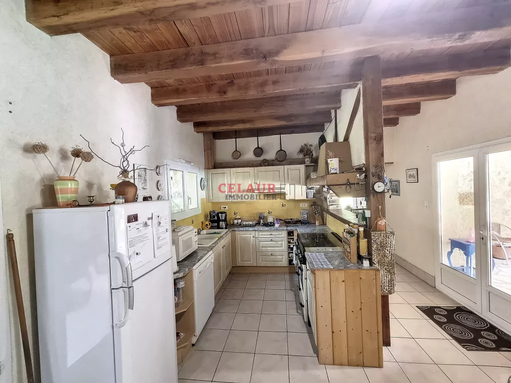 LONGERE EN PIERRES AVEC SON GITE