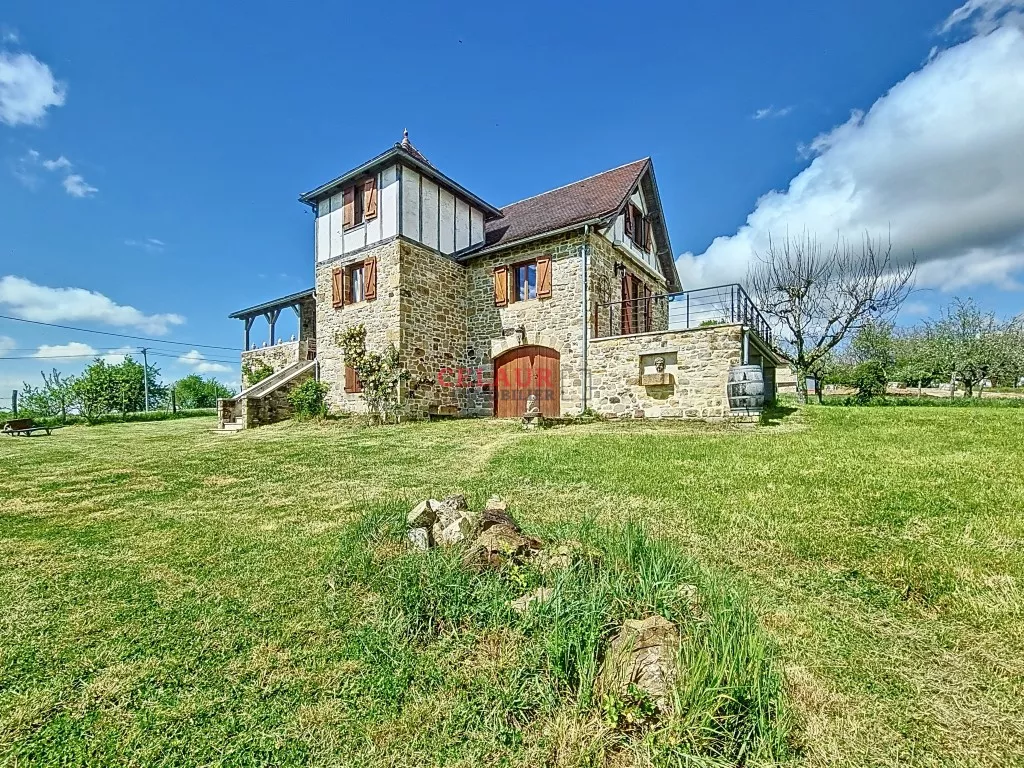 maison de caractère avec vue imprenable sur la vallée de la Dordogne