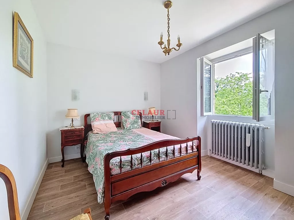 Villa en pierres sèches avec vue panoramique .