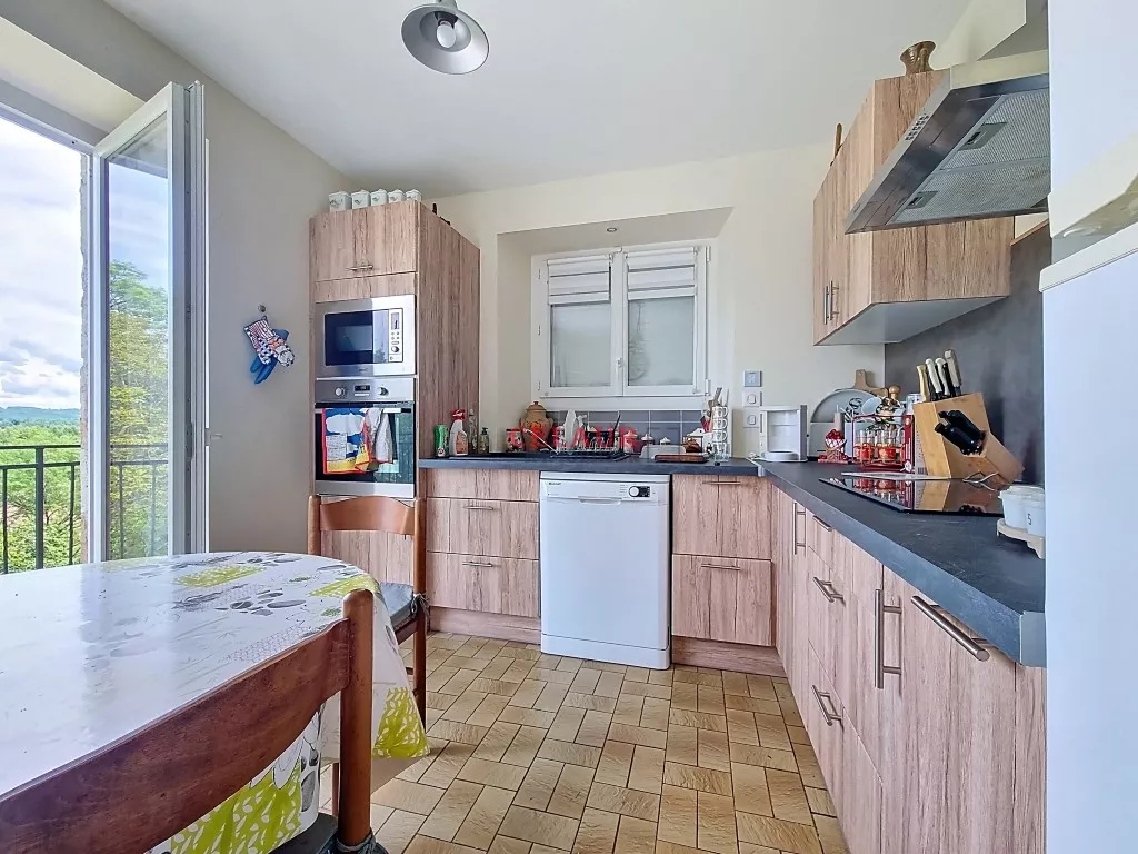 Villa en pierres sèches avec vue panoramique .