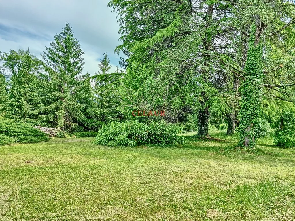 Villa en pierres sèches avec vue panoramique .