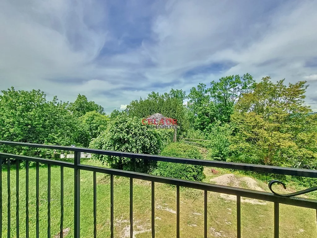Villa en pierres sèches avec vue panoramique .