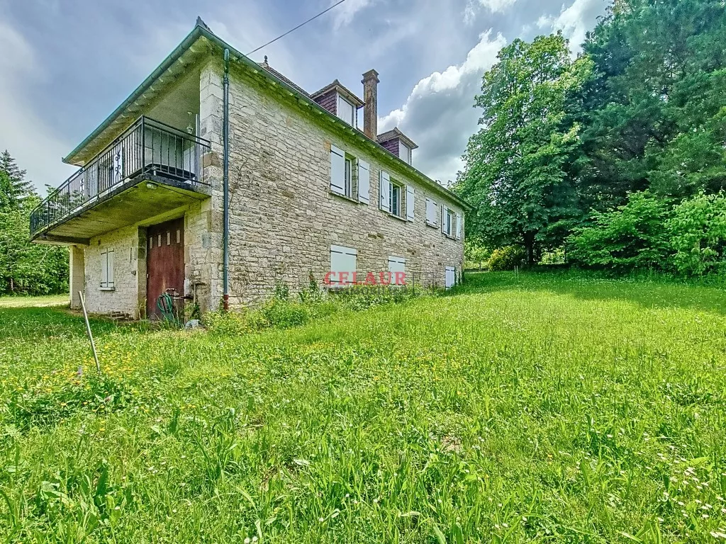 Villa en pierres sèches avec vue panoramique .