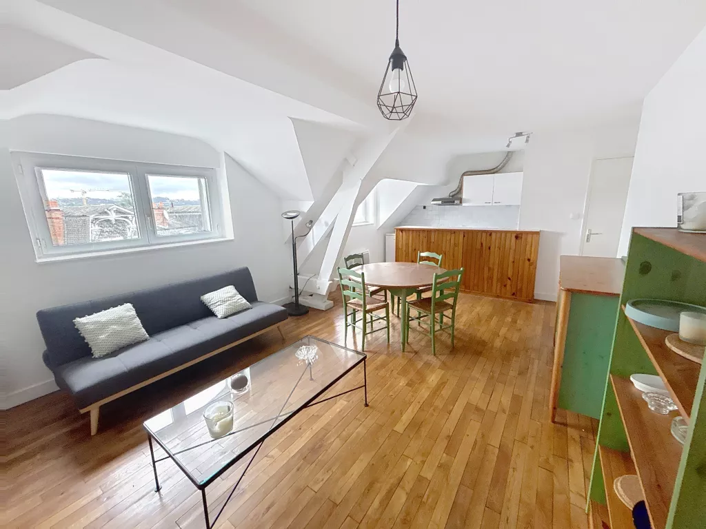 Appartement F2 id&eacute;alement situ&eacute;