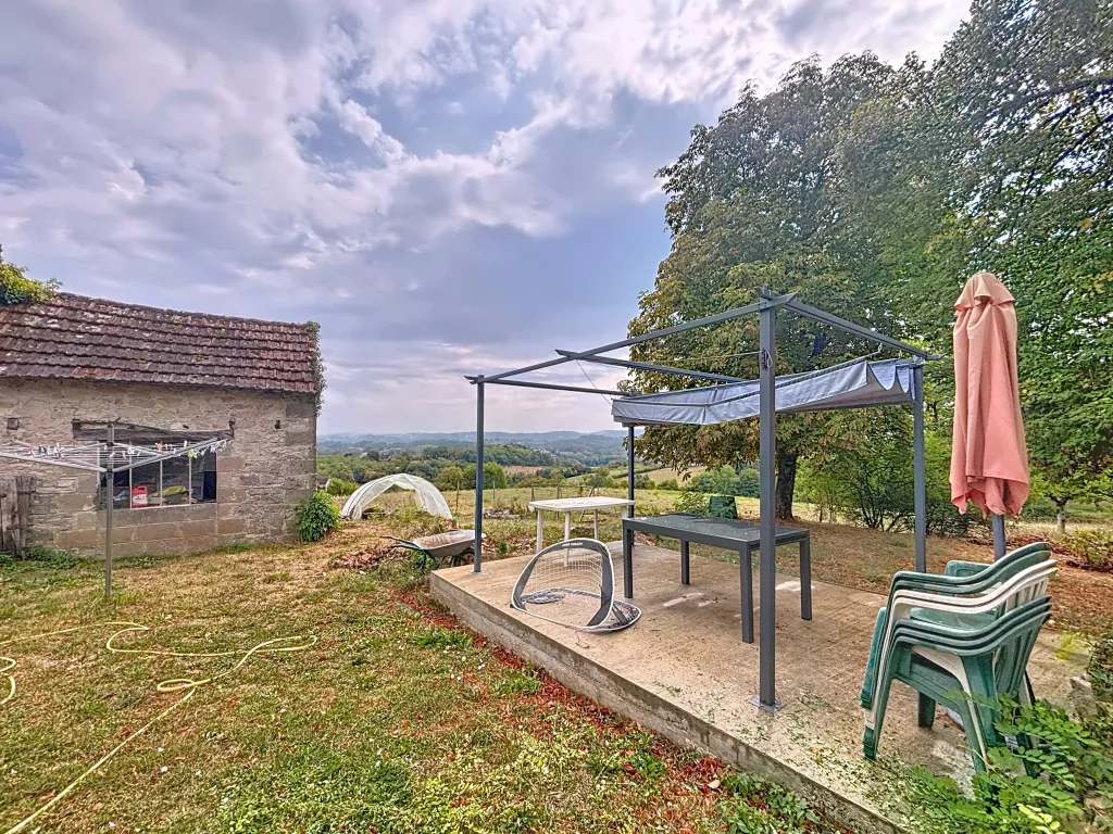 Ensemble en pierre avec vue