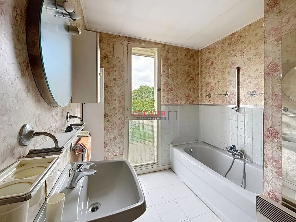 PAVILLON A RENOVER PROCHE COMMERCES