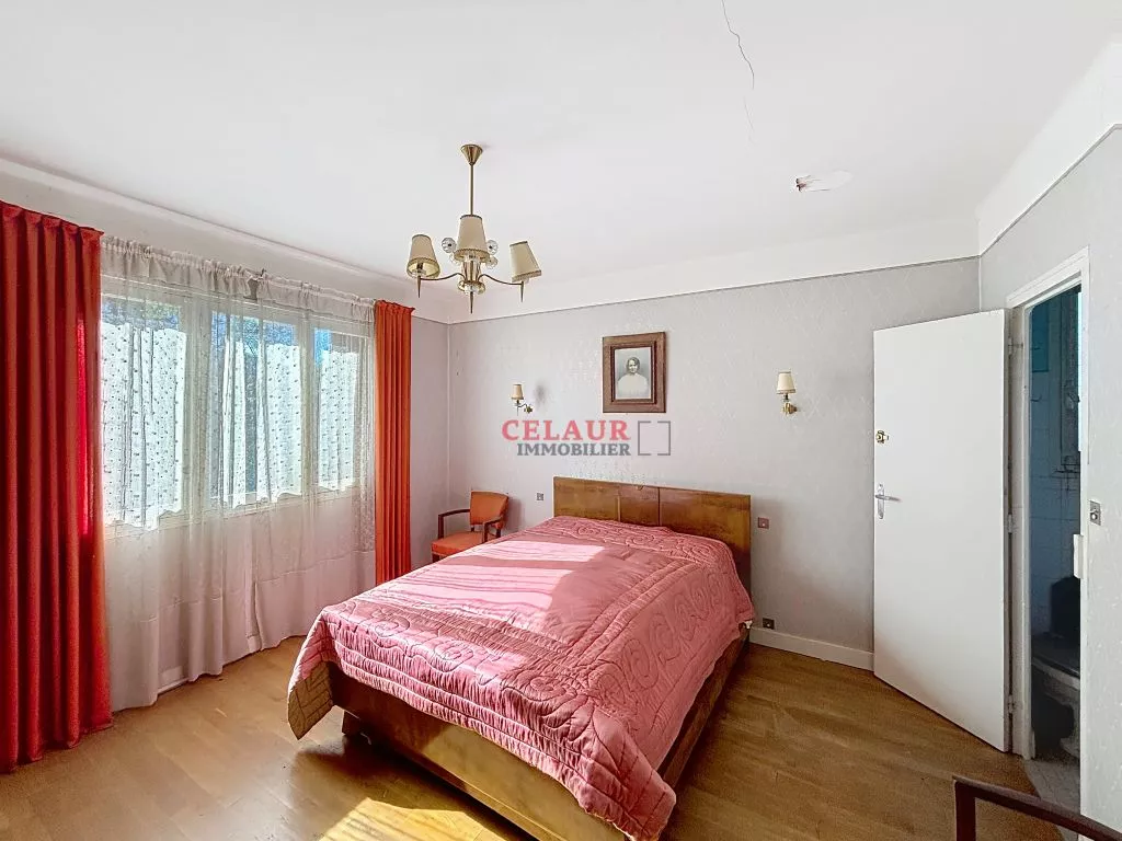 PAVILLON A RENOVER SUR 1229 M² DE JARDIN CLOS