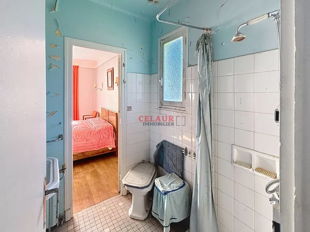 PAVILLON A RENOVER SUR 1229 M² DE JARDIN CLOS