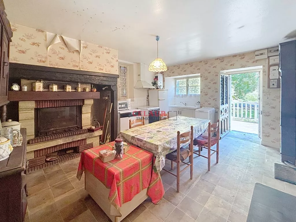 CORPS DE FERME AVEC GITE ET DEPENDANCES SUR 8 HA