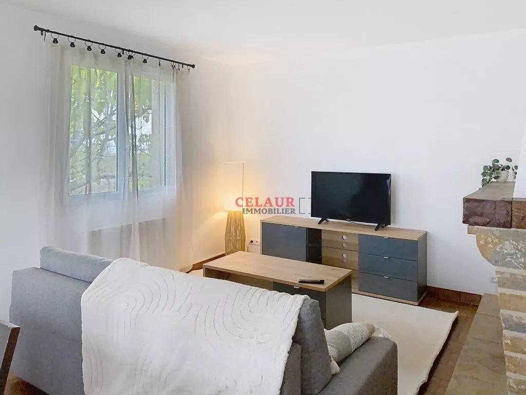 MAISON MEUBLEE VUE DOMINANTE