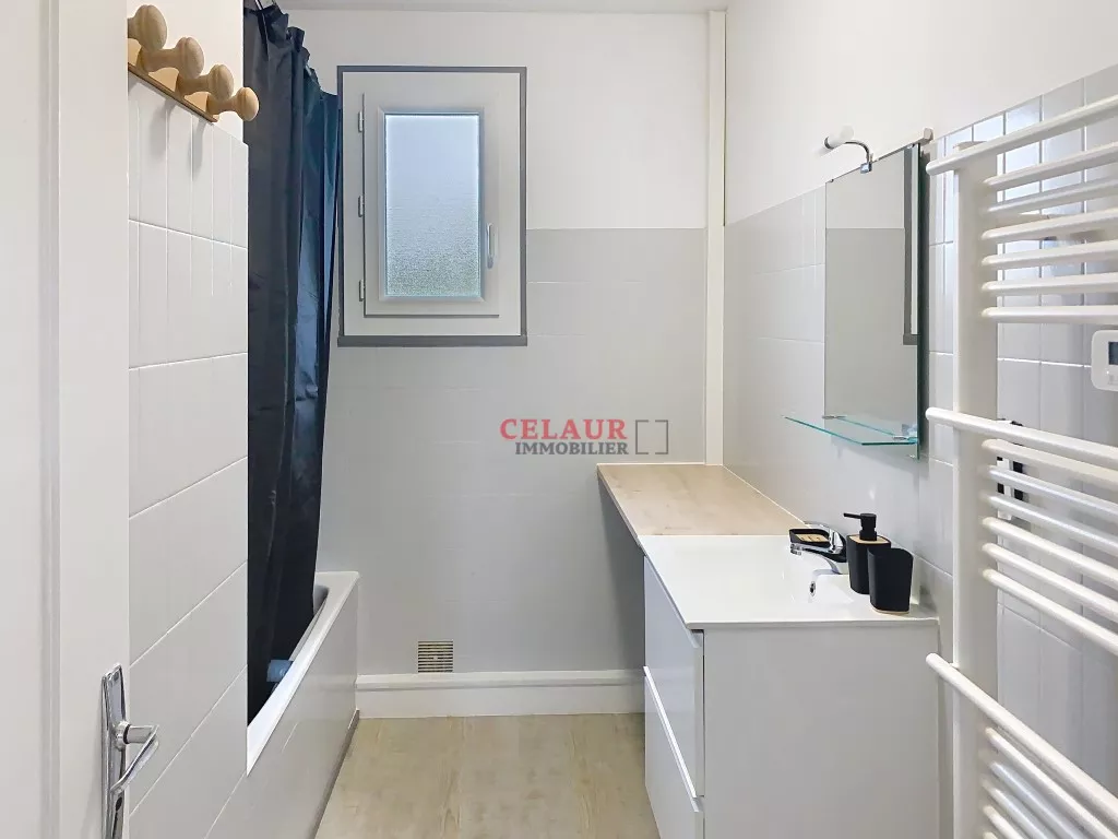 MAISON MEUBLEE VUE DOMINANTE