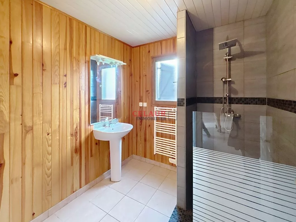 PLAIN PIED A OSSATURE BOIS SUR 1566 M² DE TERRAIN