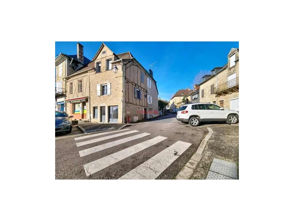 IMMEUBLE RENOVE AVEC LOCAL COMMERCIAL
