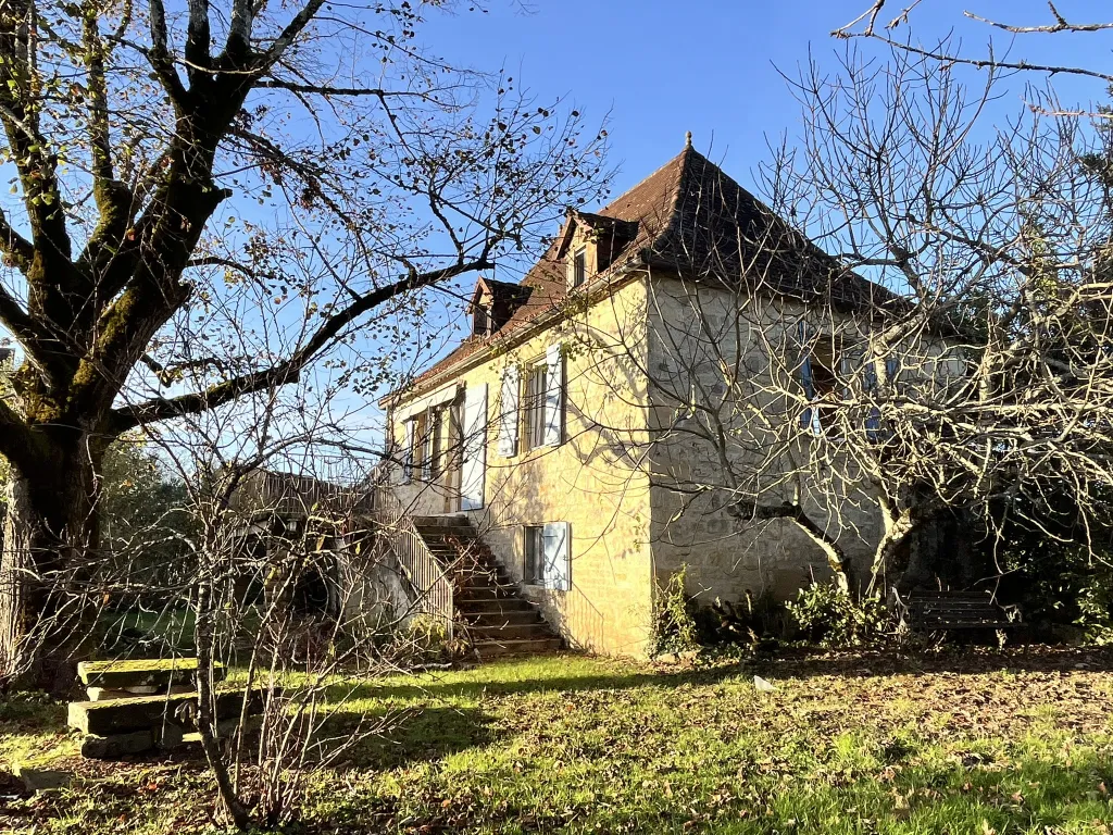 MAISON EN PIERRE ET SA GRANGE -