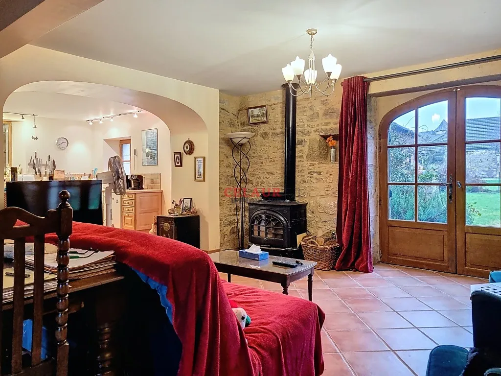 VASTE PROPRIETE EN PIERRE AVEC PISCINE