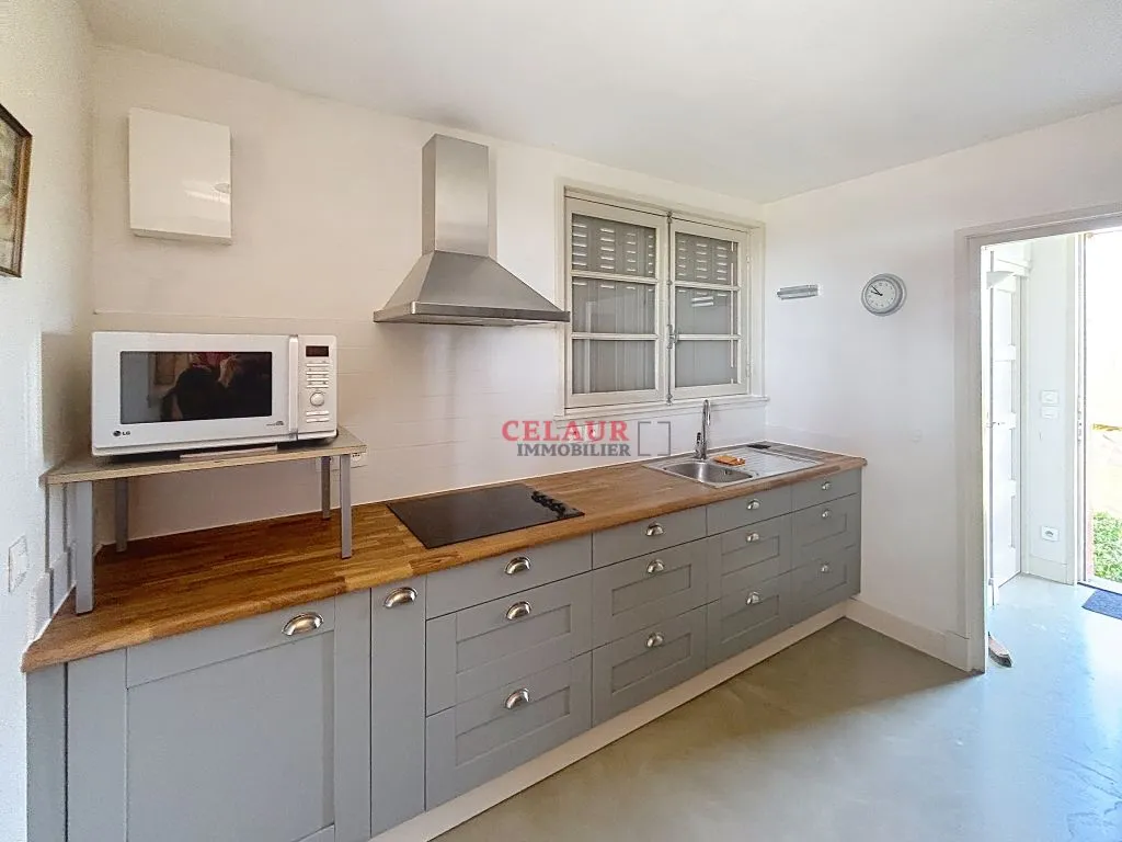 ANCIENNE ECOLE RENOVEE AVEC VUE DOMINANTE