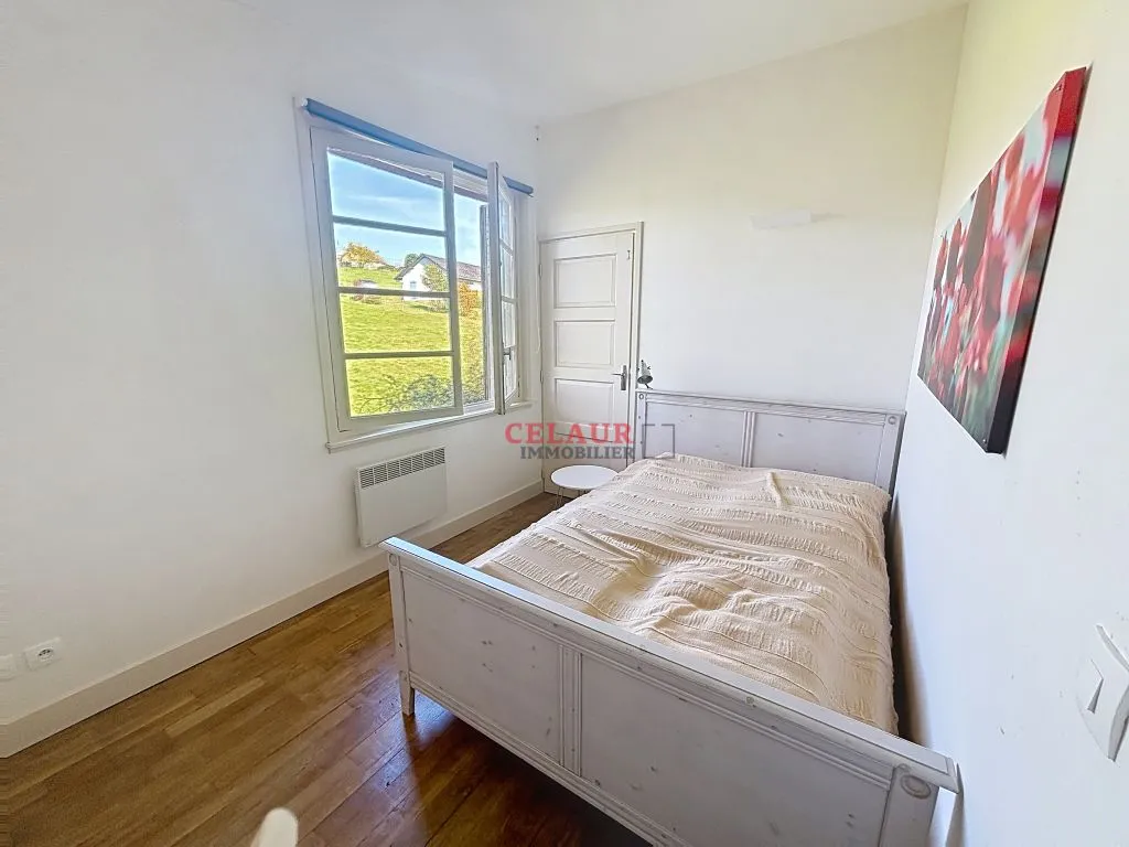 ANCIENNE ECOLE RENOVEE AVEC VUE DOMINANTE