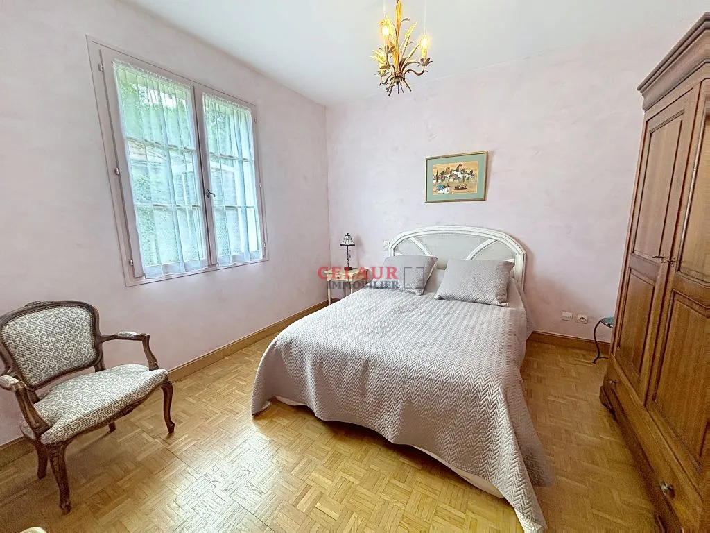 VASTE MAISON FAMILIALE AVEC PISCINE