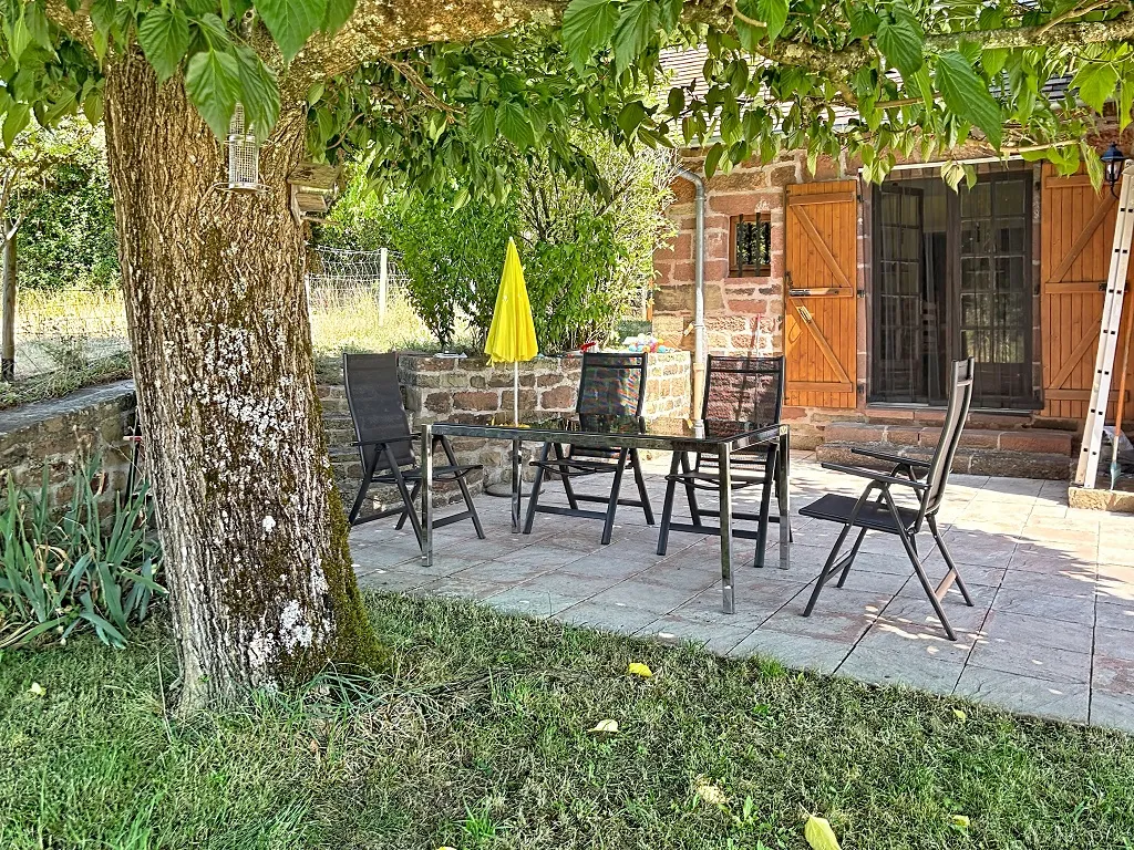 Maison en pierre avec vue