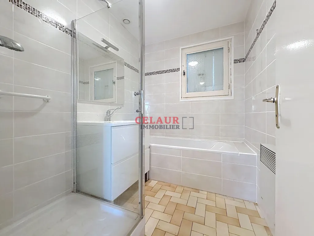 LARGE SINGLE-STOREY HOUSE - Dupli - Dupli